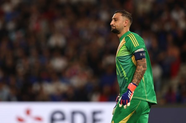 顶替多纳鲁马首发的萨福诺夫成为巴黎圣日耳曼的英豪体育赛事直播