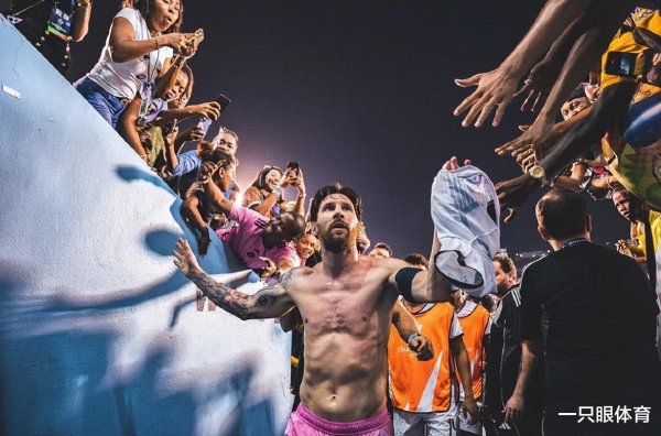 还有布斯克茨、阿尔巴构建中后场中枢体系体育集锦