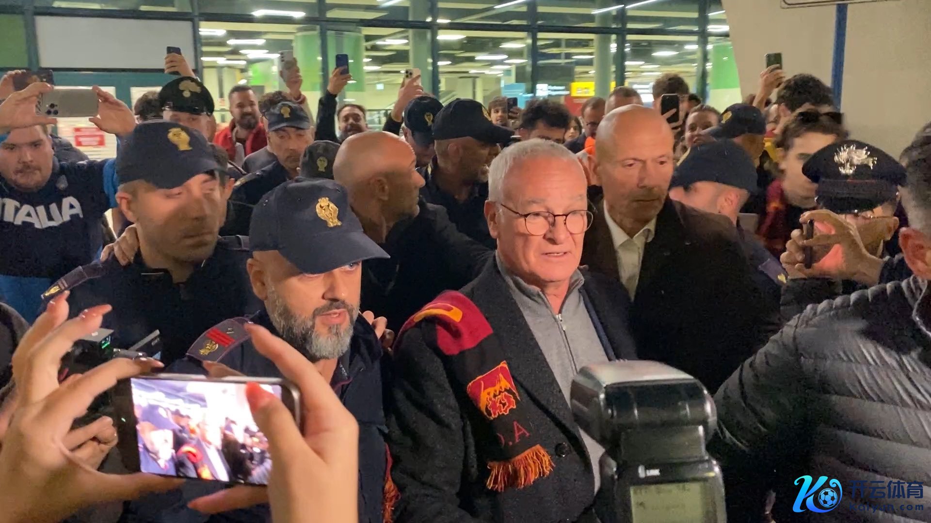 三进宫!拉持利抵达罗马机场,行将执教罗马