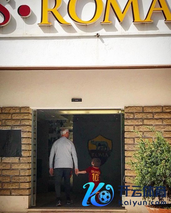 记者:拉涅利和讼师已签署悉数谨慎文献,他将追思罗马执教