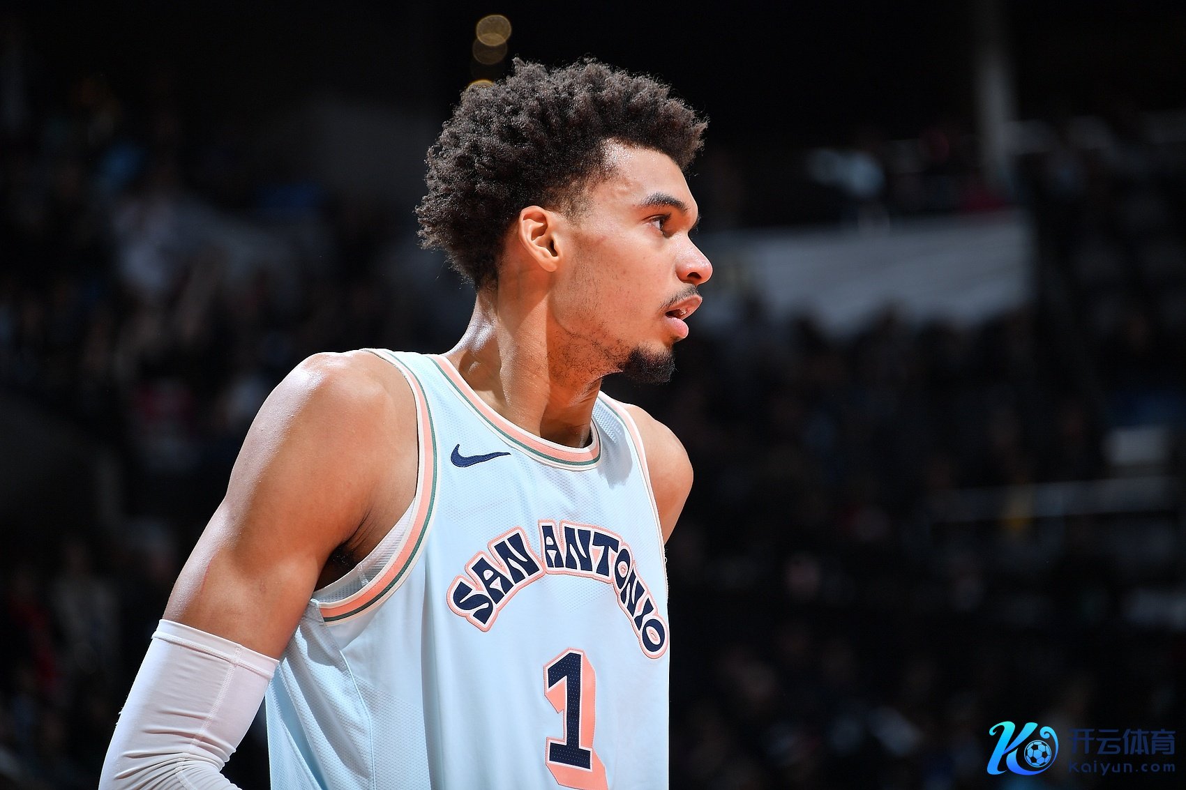 文班亚马三场野心砍下80分20帽 大卫-罗宾逊后首东谈主